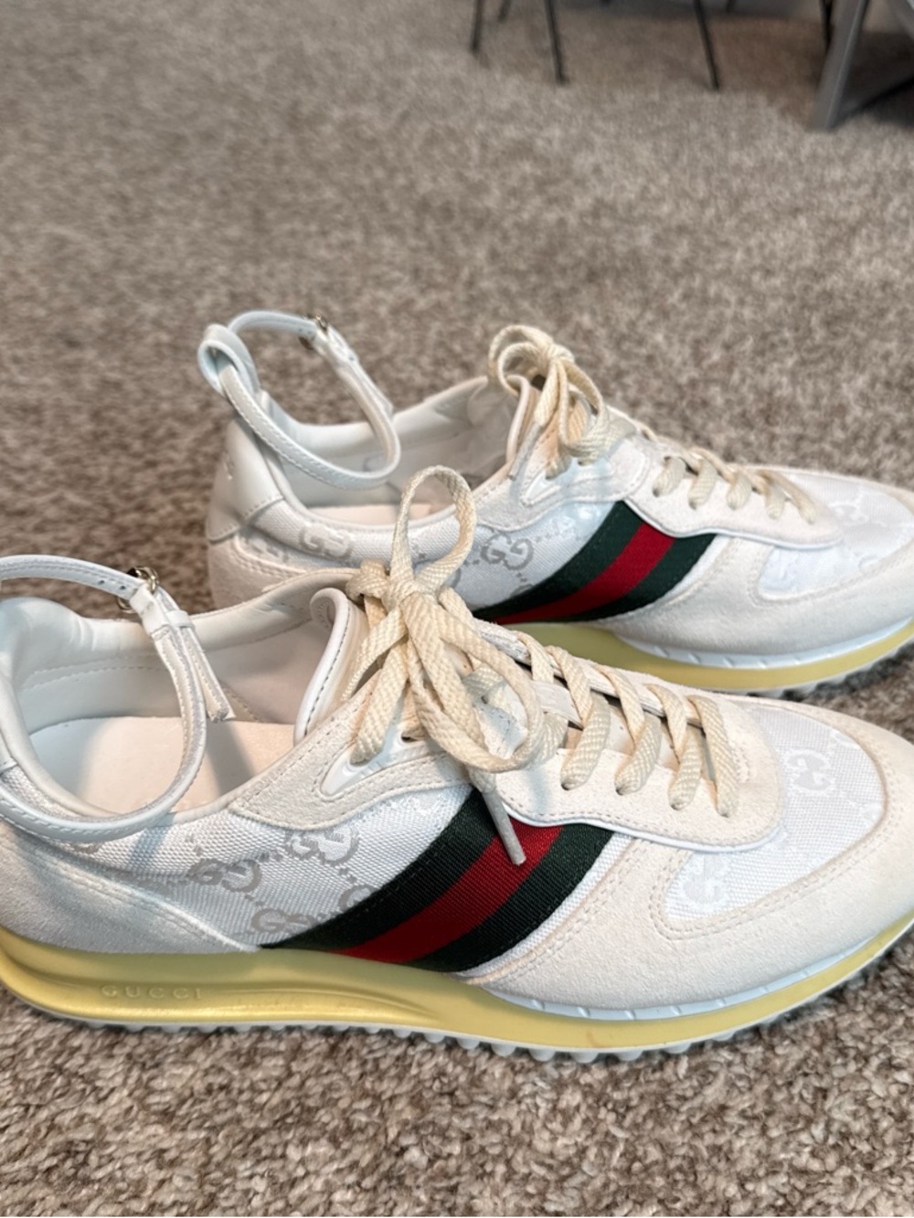 Authentic Gucci Cream Sneakers with Signature Green & Red Web small red spots - Picture 4 of 11